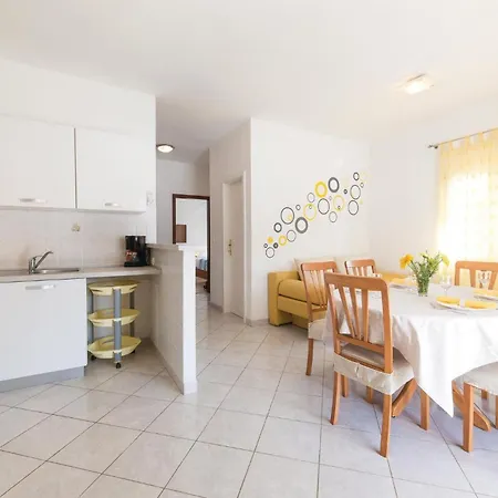 Two-bedroom In Vinišće
