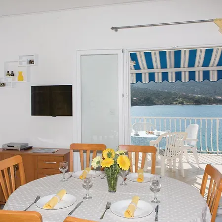 Two-bedroom In Apartmán Vinišće