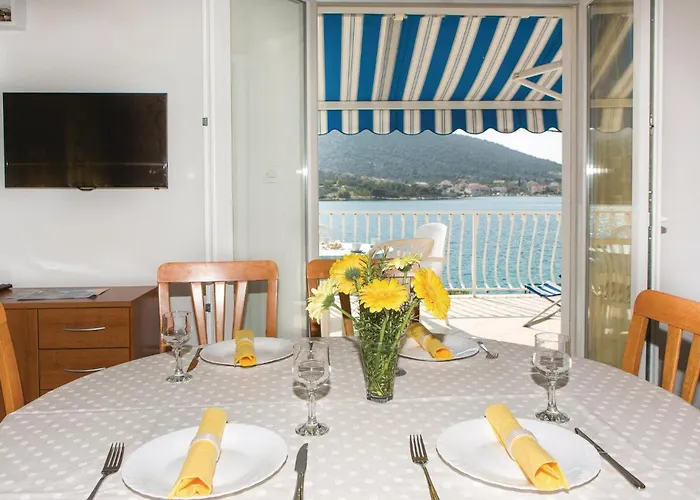 Two-bedroom In Vinišće