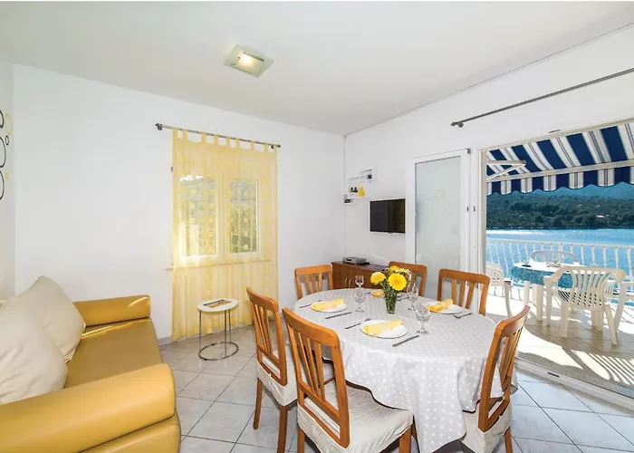 Two-bedroom In * Vinišće